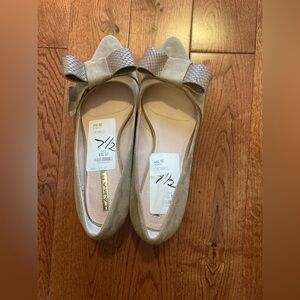 Elegant Beige Bow heels tahari